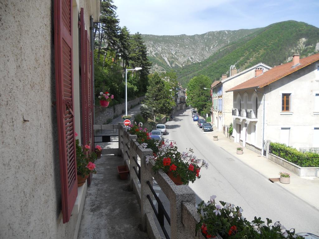 Les Hirondelles Chambres D'Hotes Serres  Exterior photo